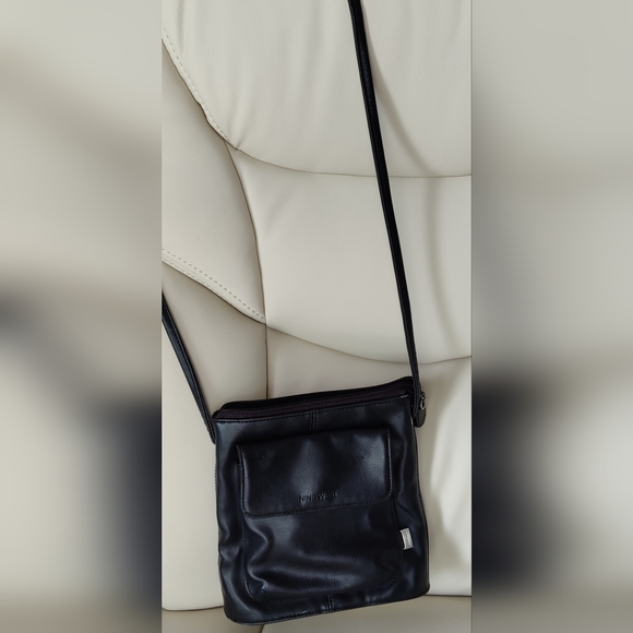 Nine West Handbags - Nine West Leather Crossbody purse - Black